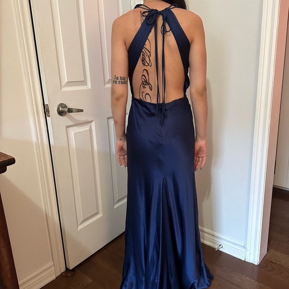 “Elegant Silk Prom Dress – Timeless Glamour” - Picture 8 of 8